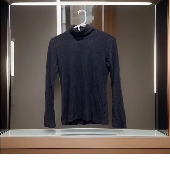 Uniqlo Turtleneck Long Sleeves Black Top Size M - Picture 1 of 10